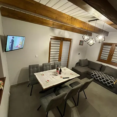 Bialy Swierczek Nyaraló